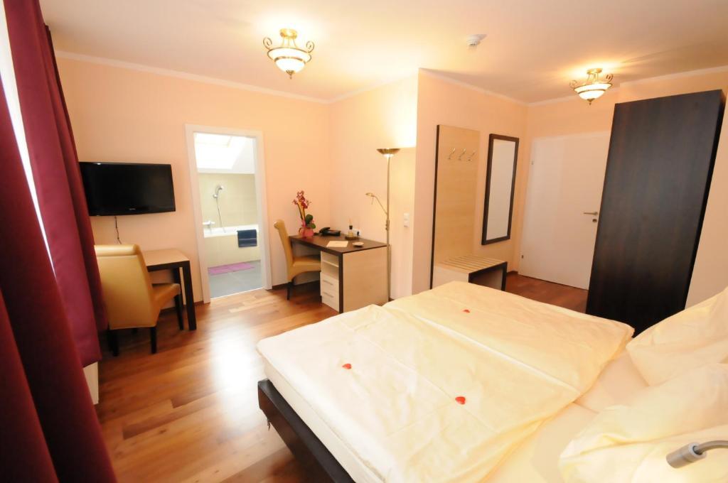 Gasthof Bacher Hotel Villach Buitenkant foto