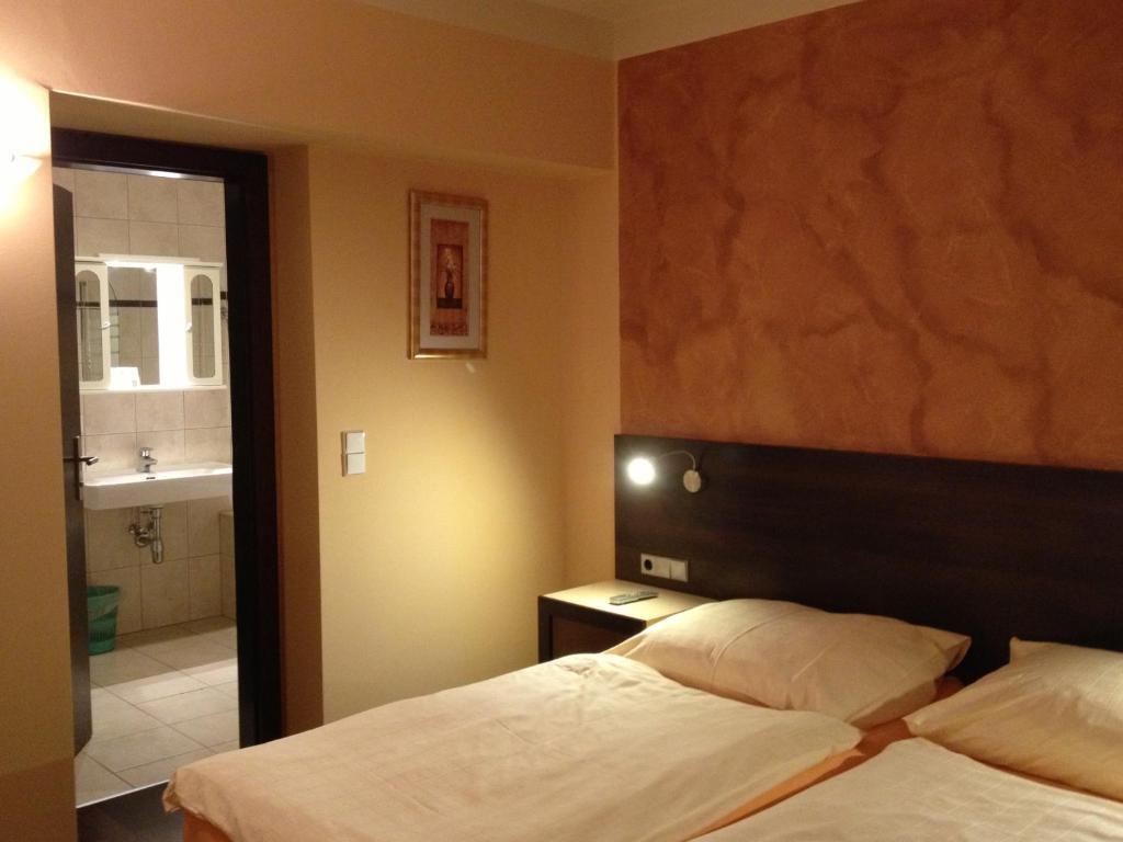 Gasthof Bacher Hotel Villach Buitenkant foto